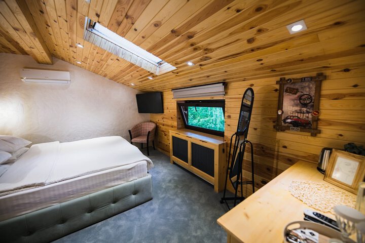 Room 13 of 31
