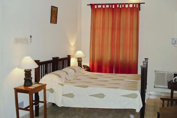 Room 8 of 18