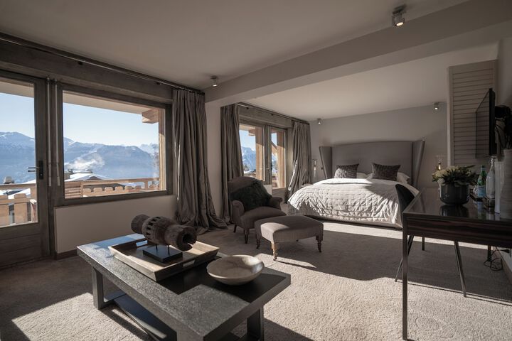 Room 2 of 43