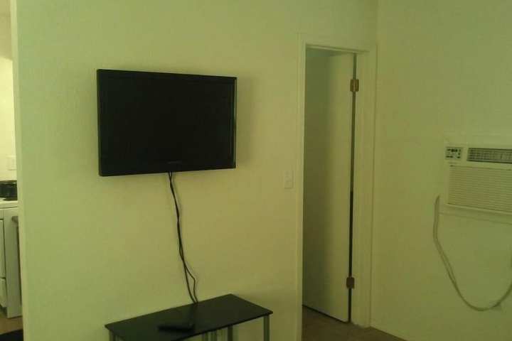 Room 4 of 12
