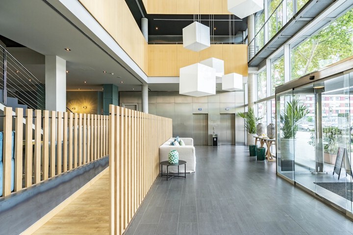 Entrance & Lobby