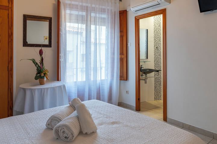 Room 4 of 10