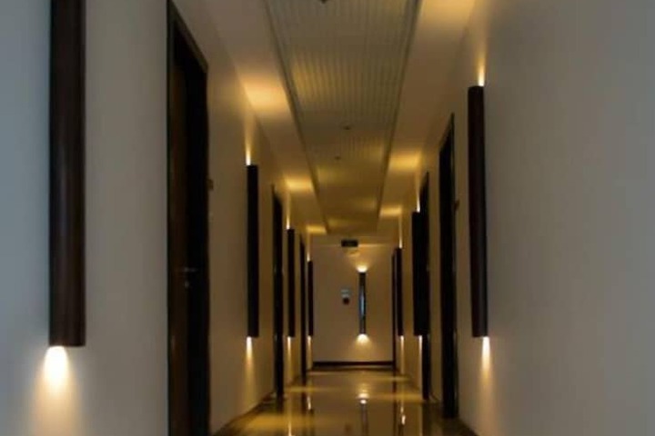 Ballroom/Hall 32 of 36