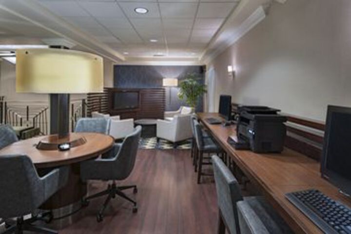 Business Center 34 of 62