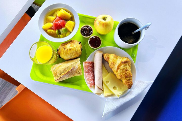 Breakfast/Coffee Service 32 of 44
