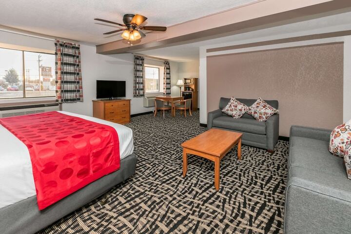 1 King Bed (11 of 17)