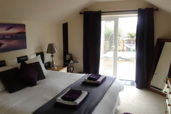 Room 2 of 16