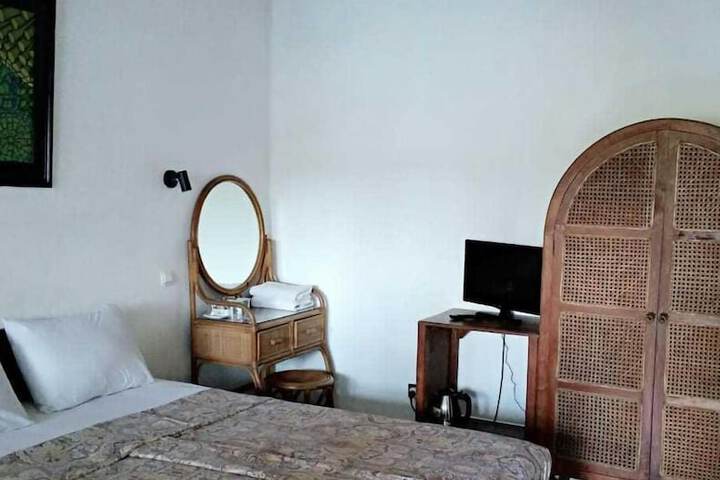 Room 4 of 12