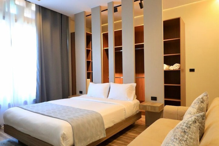 Room 53 of 147