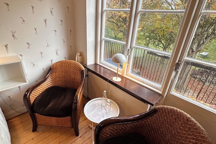 Room 4 of 34