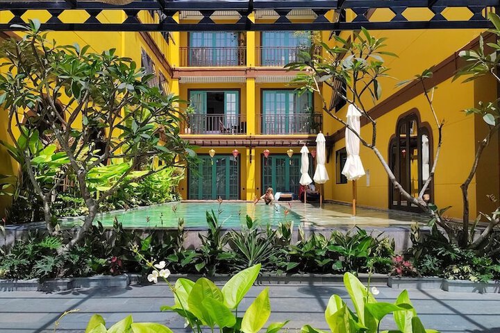 Hotel 2 of 101