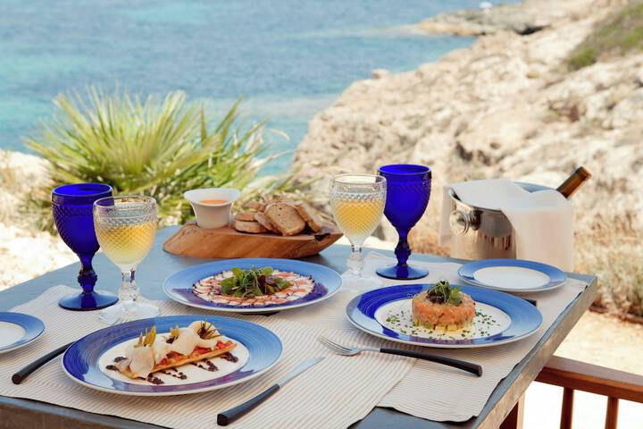 Dining 96 of 136