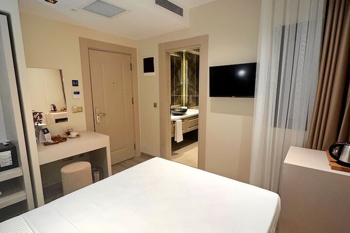 Room 19 of 137