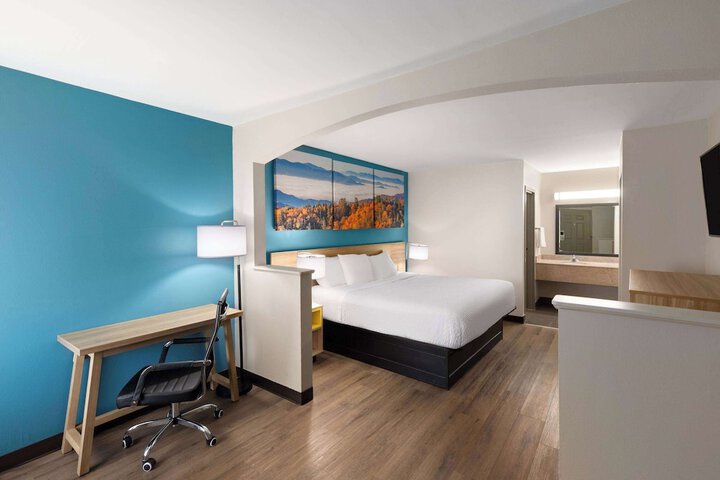 Room 6 of 34