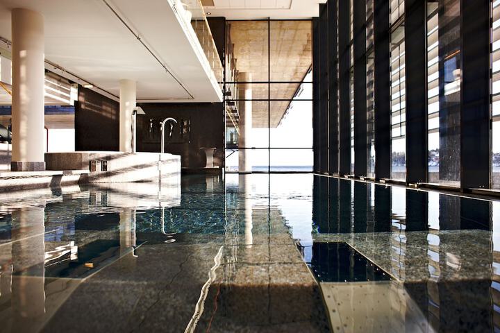 Hotel with Pool