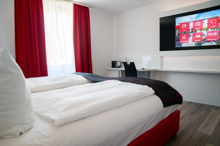 Room 10 of 77