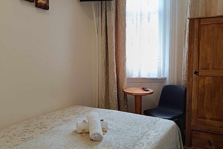 Room 111 of 283