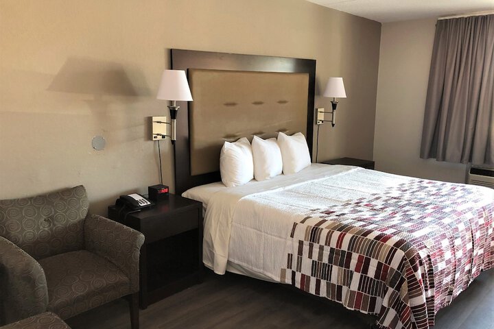 Room 4 of 18