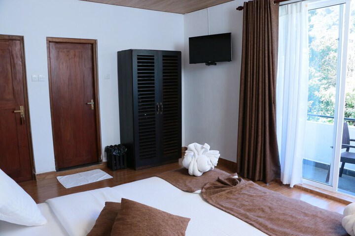 Room 4 of 34