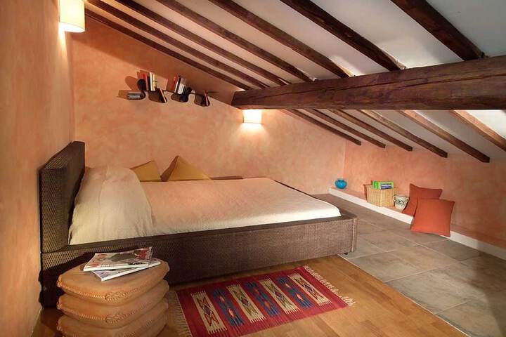 Room 8 of 40