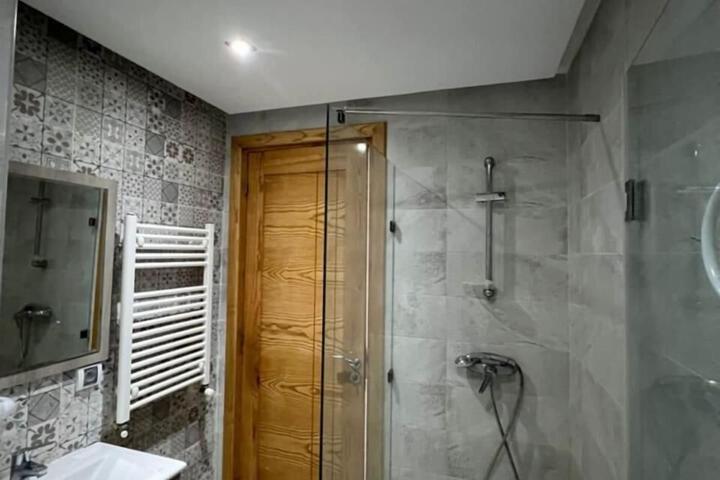 Room 4 of 12