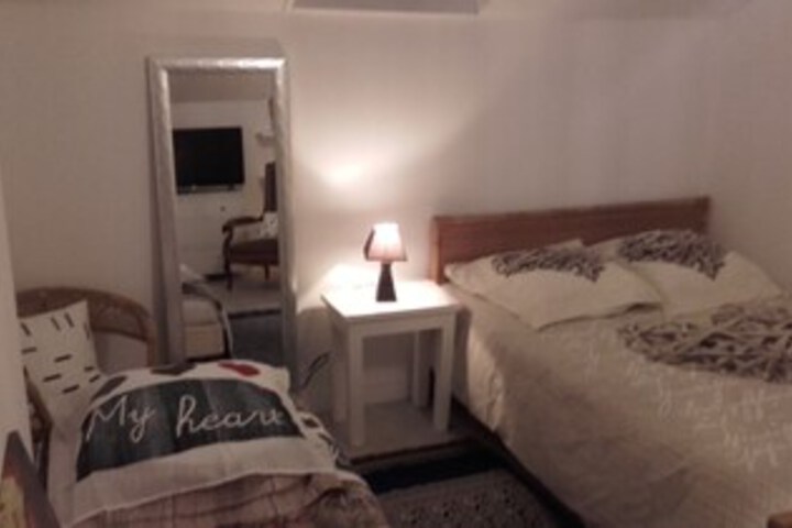Room 7 of 8