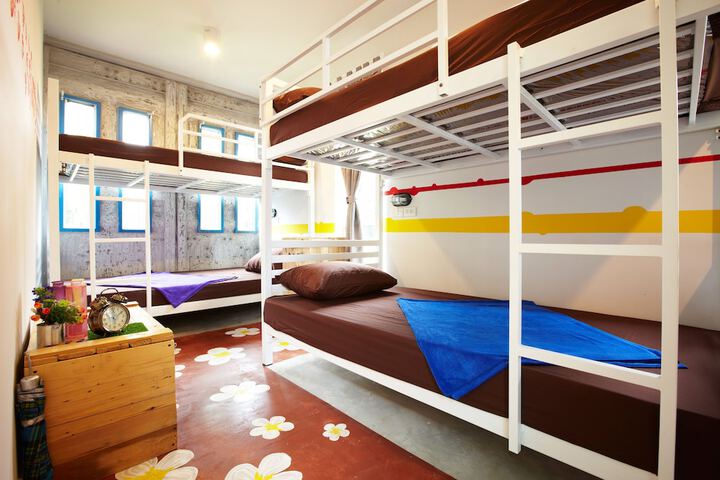 Room 9 of 37