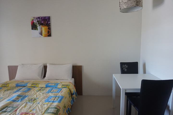 Room 7 of 33