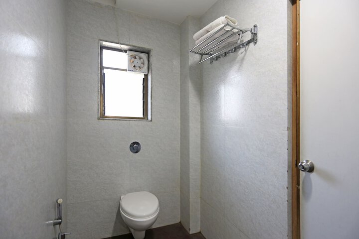 Room 13 of 19