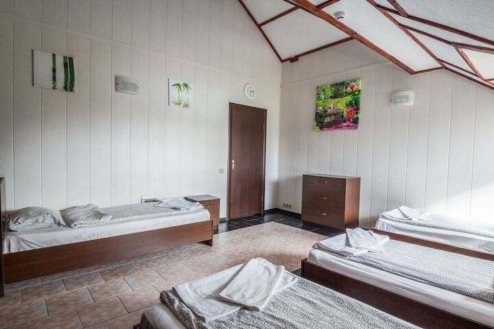 Room 11 of 25