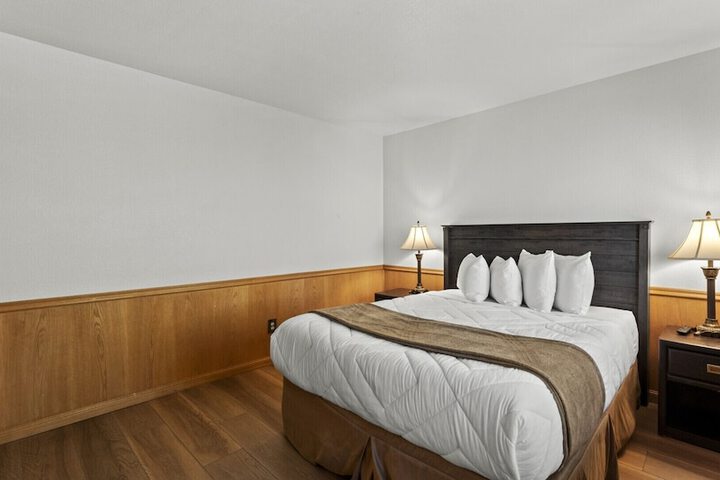 Room 12 of 298