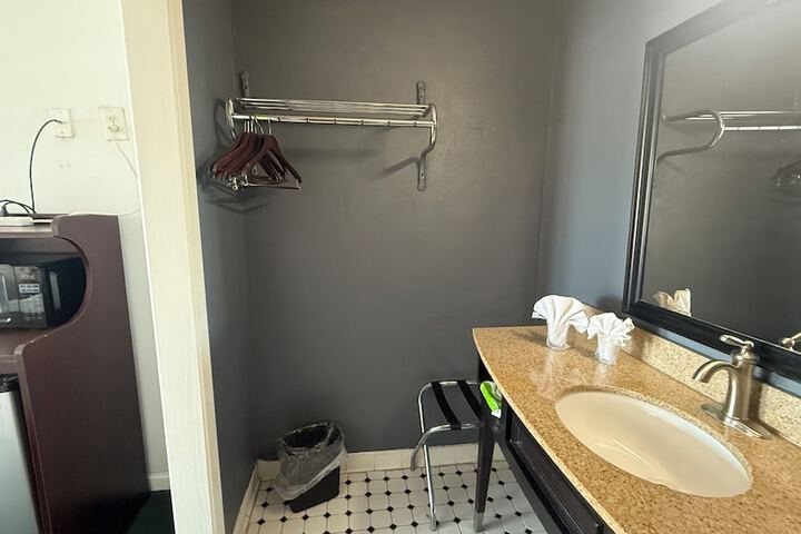 Room 9 of 15