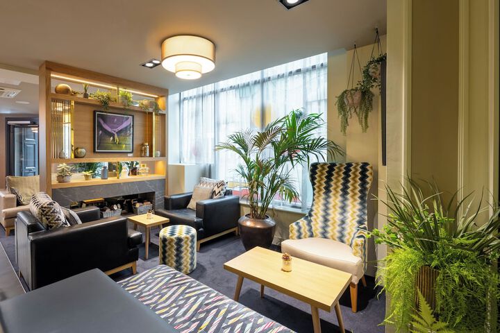 Entrance & Lobby