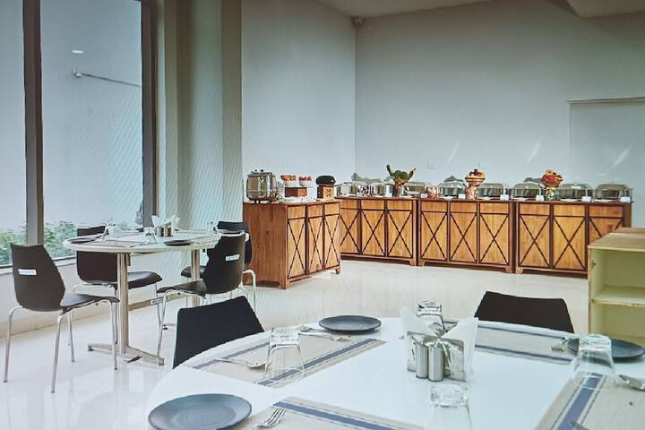 Dining 7 of 10