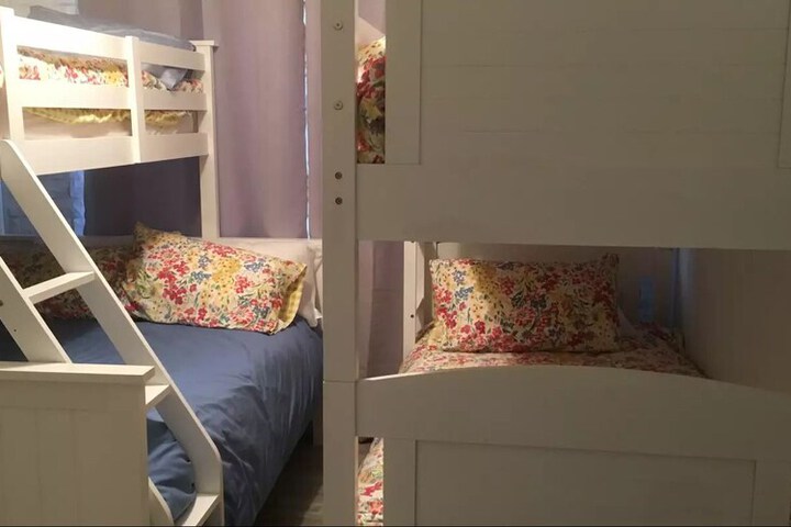 Room 4 of 13