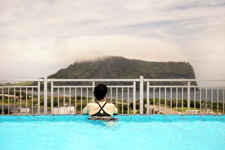 Pool 75 of 122