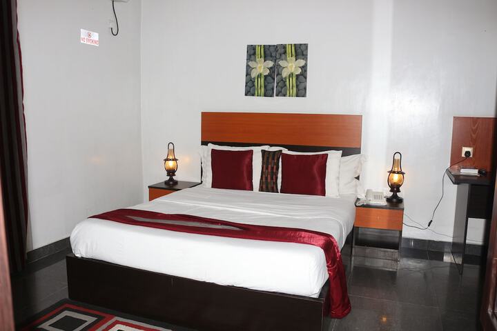 Room 11 of 93