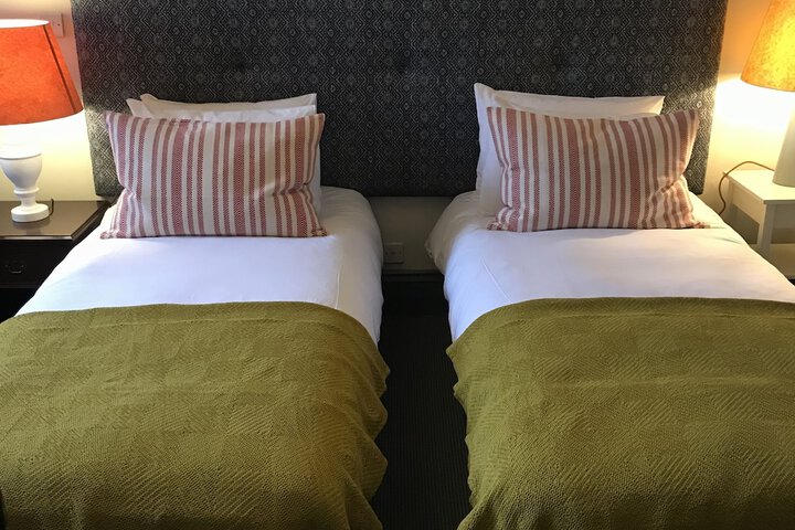 Room 6 of 44