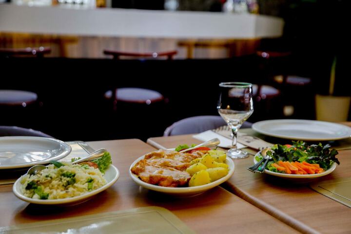 Dining 42 of 67