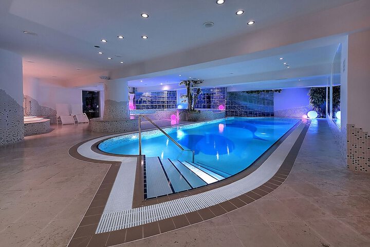 Hotel Pool