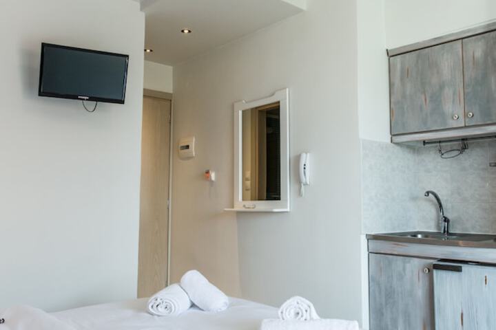 Room 3 of 39