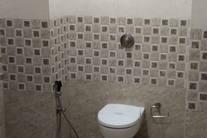 Room 5 of 7