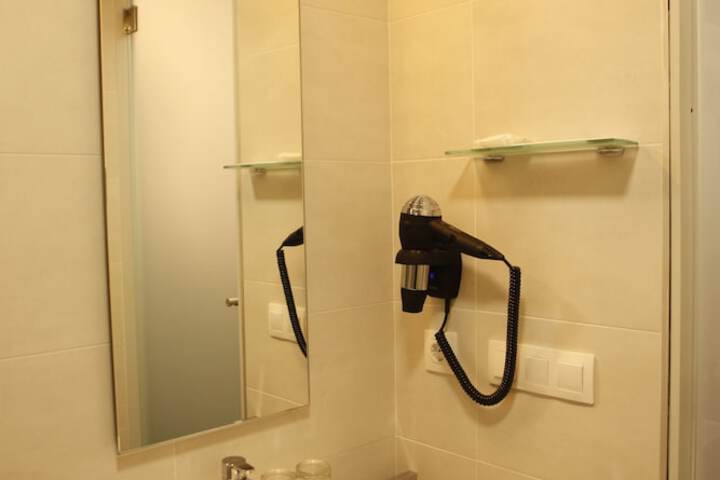Room 46 of 99