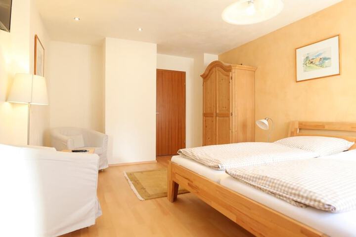 Room 9 of 28