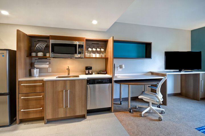 1 Queen Hearing Accessible Studio Suite (8 of 12)