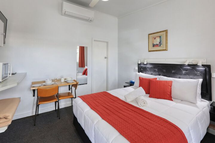 Room 9 of 29