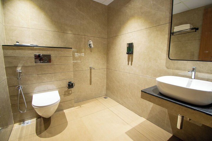 Room 33 of 45