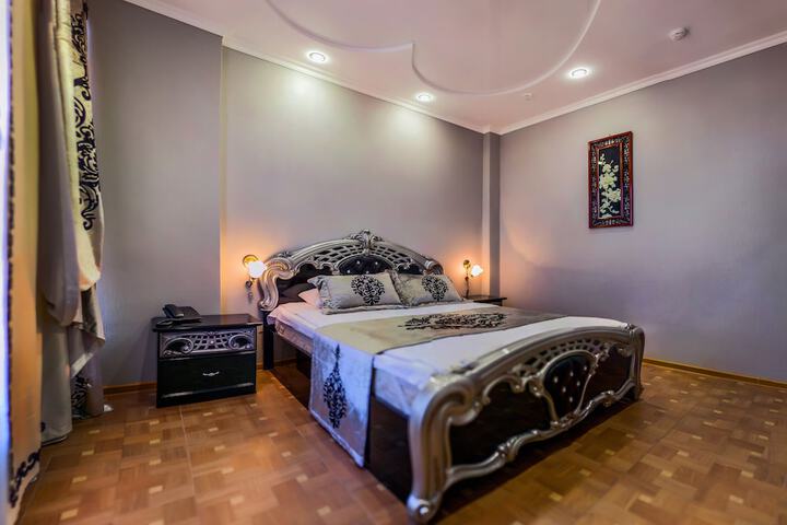Room 8 of 82