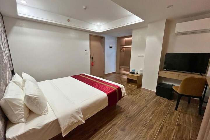 Room 15 of 38