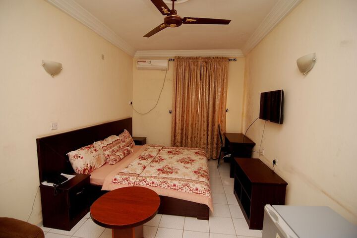 Room 13 of 40